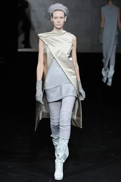 Look 18